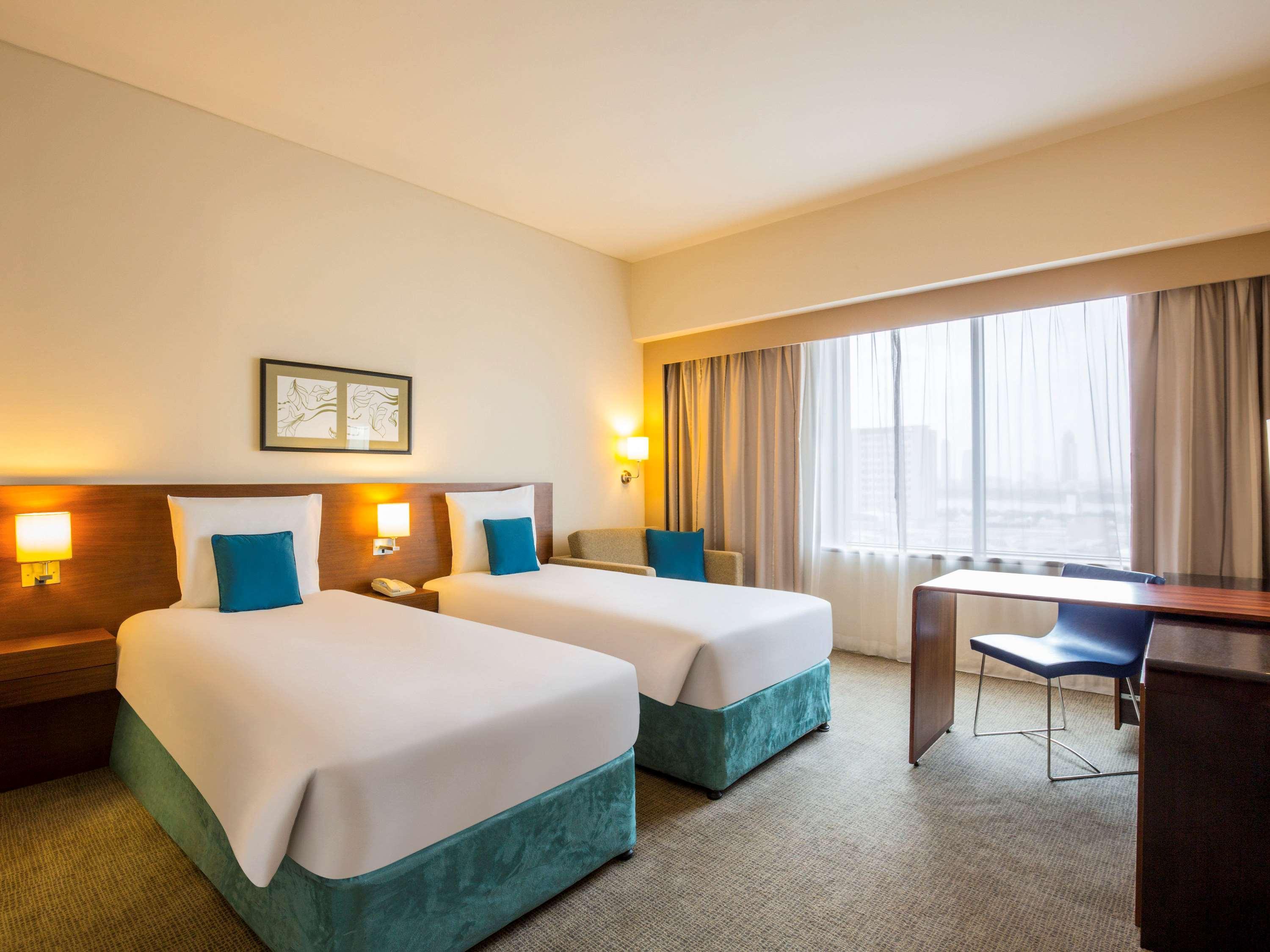 Novotel Deira Creekside Dubái Exterior foto