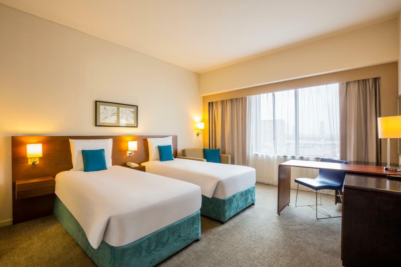 Novotel Deira Creekside Dubái Exterior foto