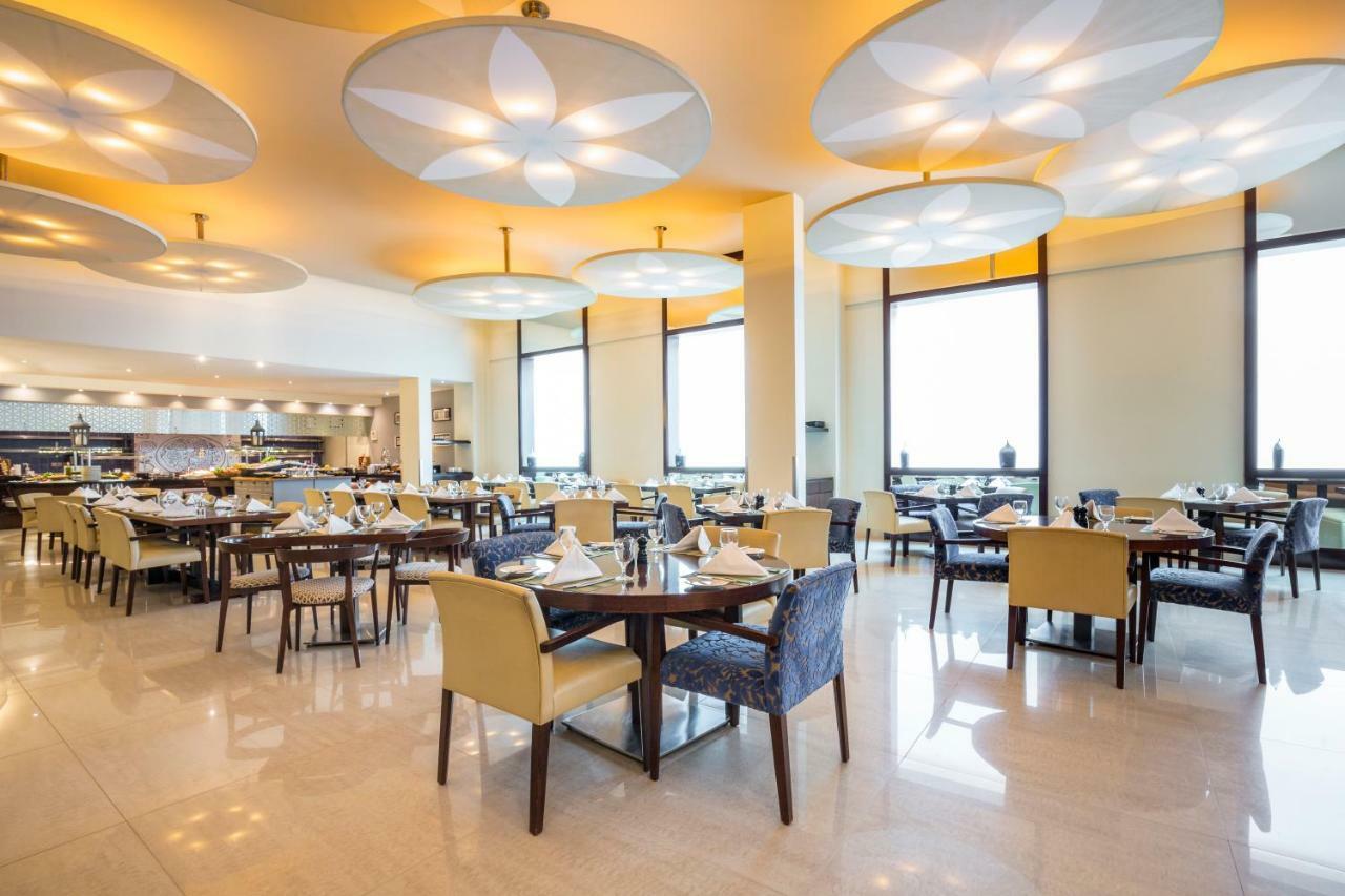 Novotel Deira Creekside Dubái Exterior foto